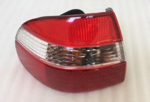 Lanterna Traseira Esquerda Toyota Corolla 1998 a 2000